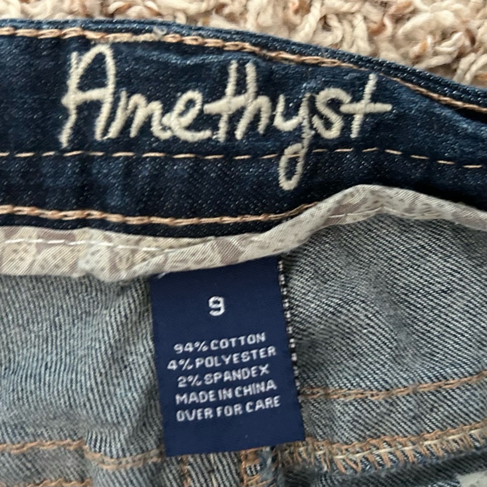 Distressed Capri Jeans for Women - Picture 3 of 3